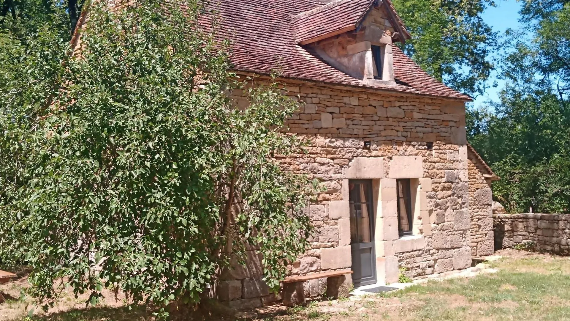 Ginals Les Granges De L Abbaye Bed & Breakfast